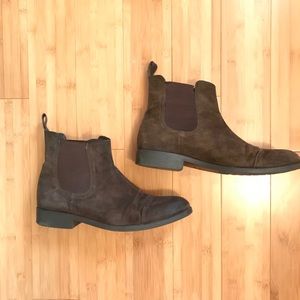 Darn brown, suede, Chelsea boots.